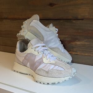 New Balance 327 Women's Beige and White Sneakers